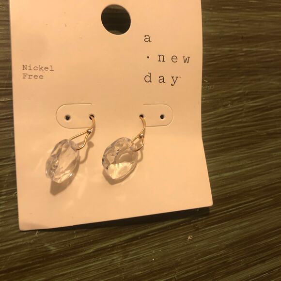 A New Day NWT Clear Crystal and Gold Dangle Earrings Nickel Free - Picture 2 of 2